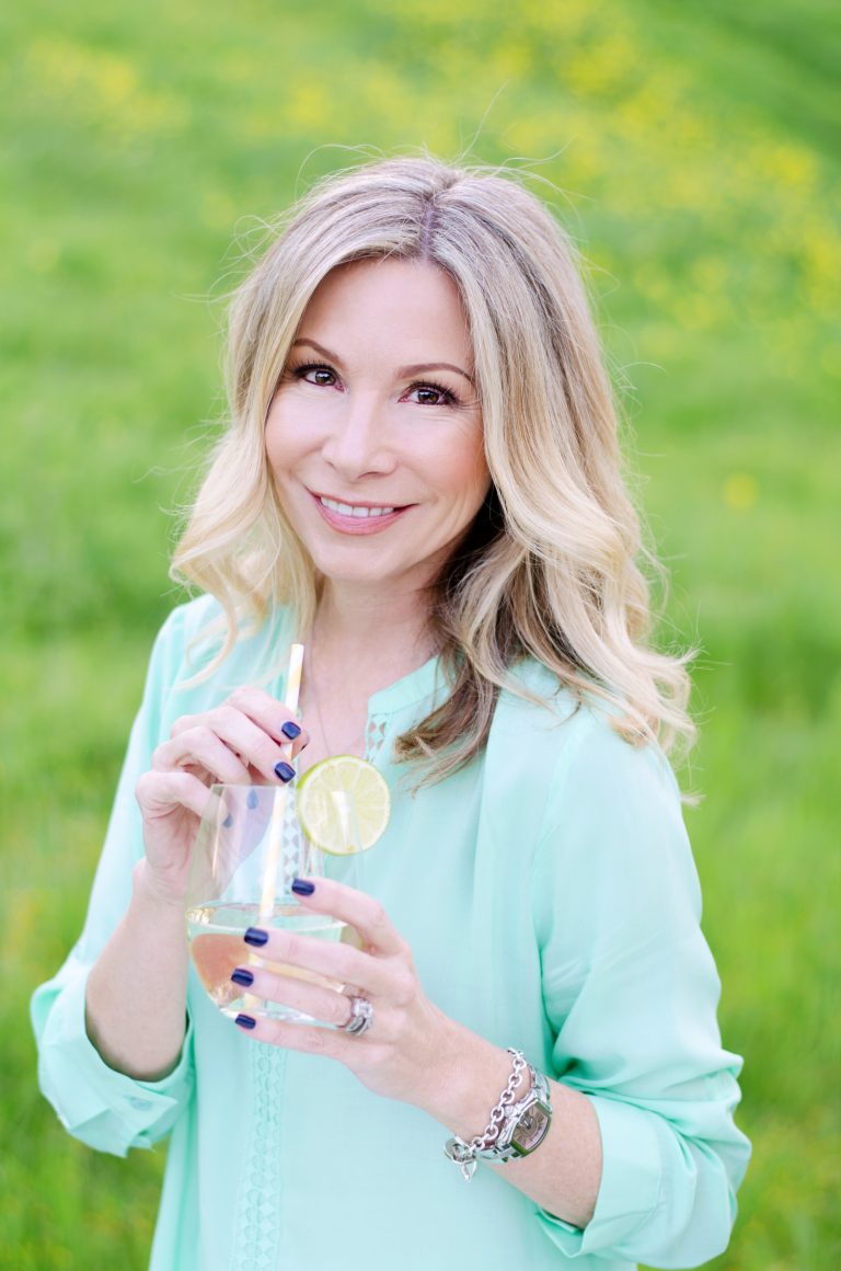 How to Make A Classic White Wine Spritzer