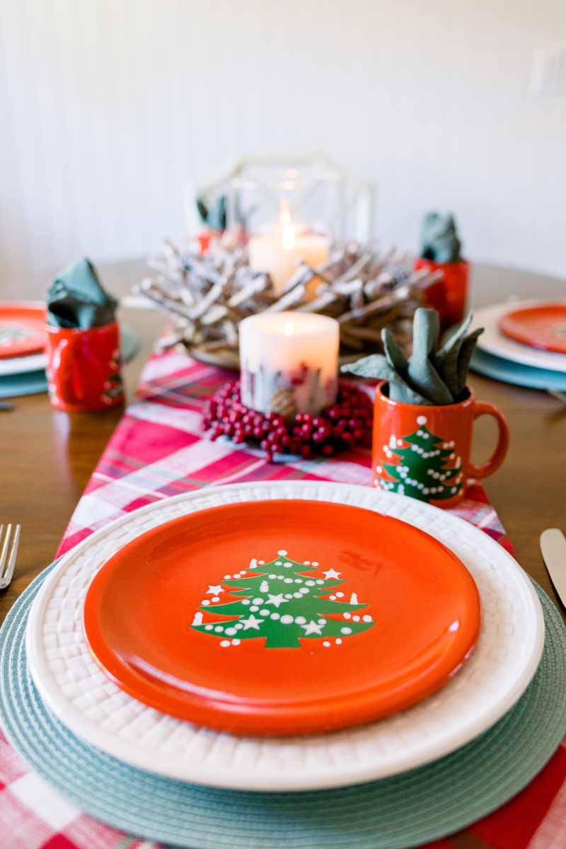 Christmas Breakfast Table Setting