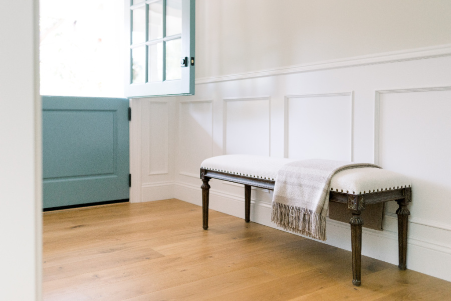 Foyer Bench with Throw