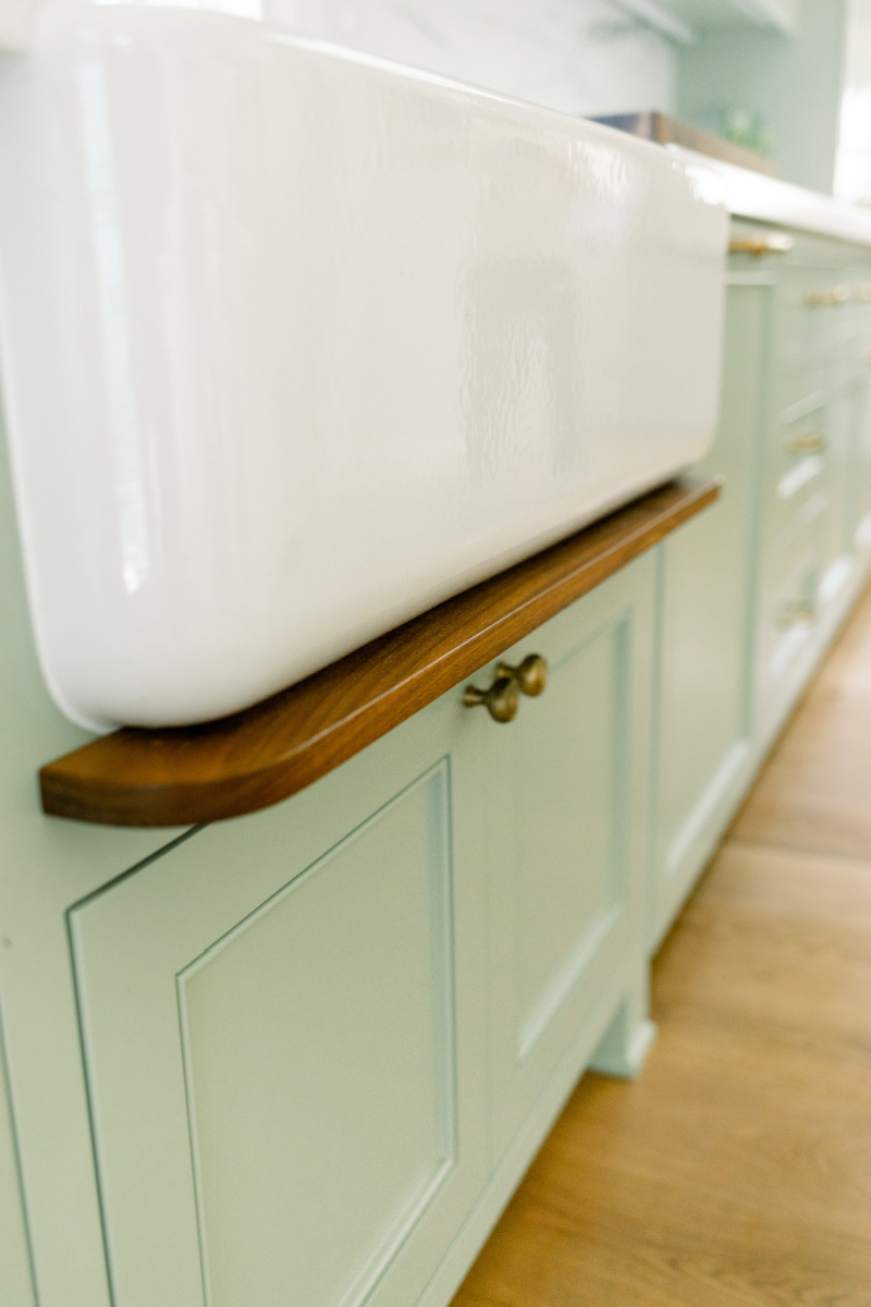 Apron Front Sink and Drip Ledge