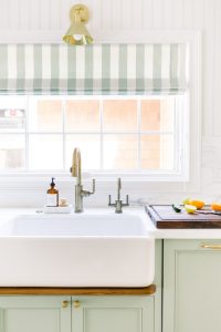 Kitchen Sink with Drip Ledge Cutting Board