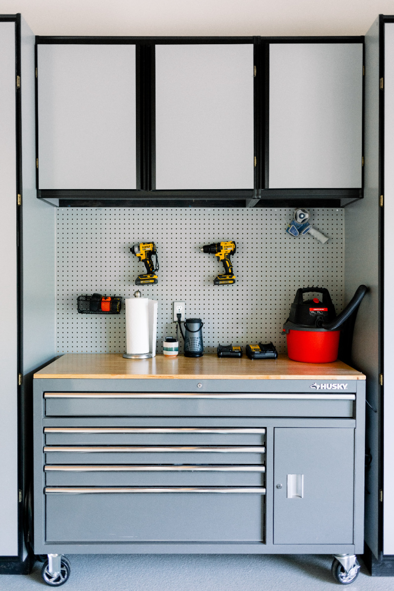 Garage tool chest on wheels