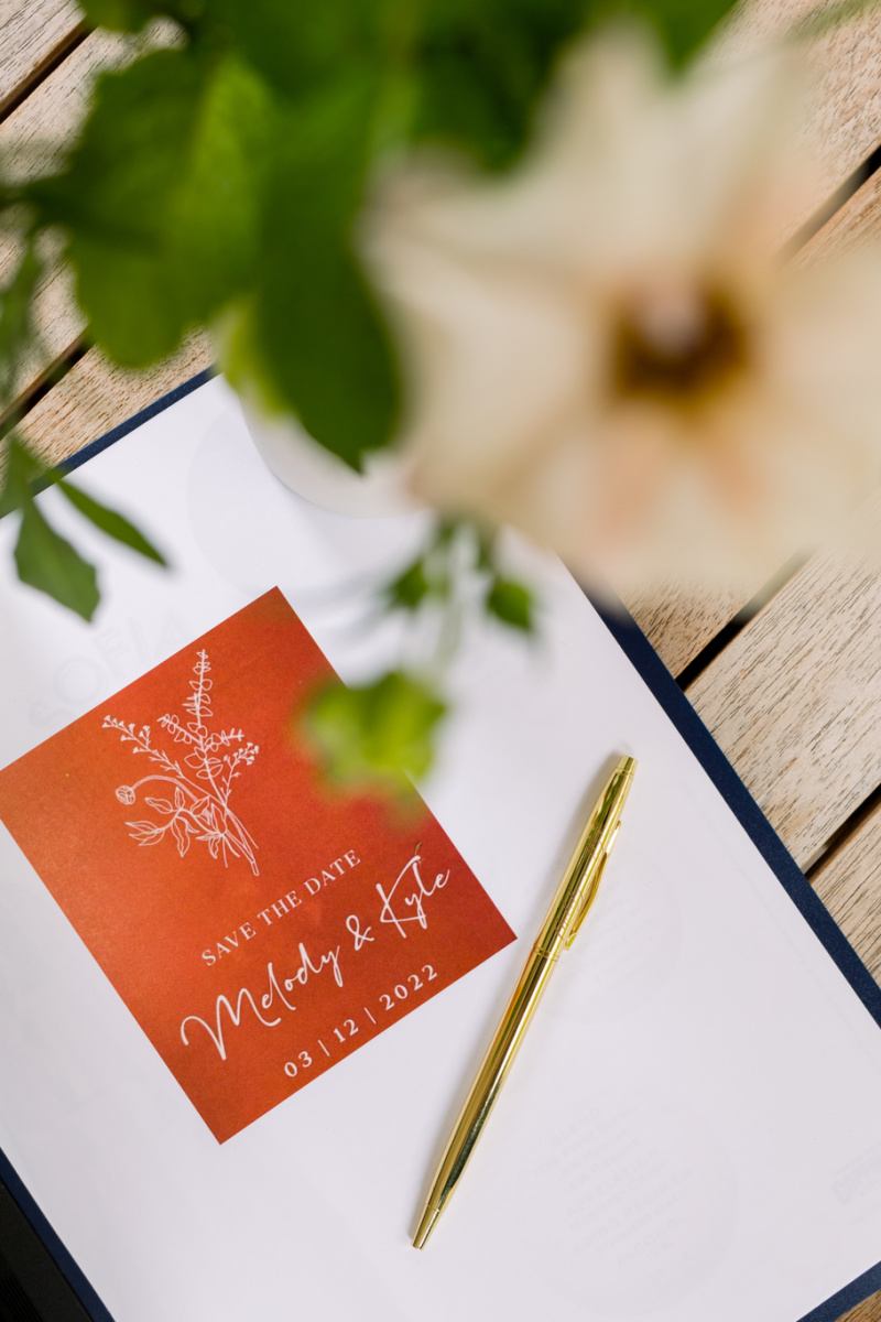 Wine tasting note and engraved pen