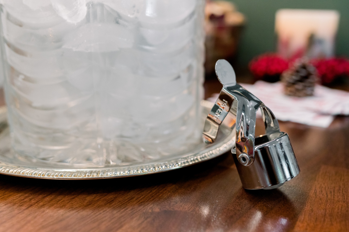 Champagne bottle topper