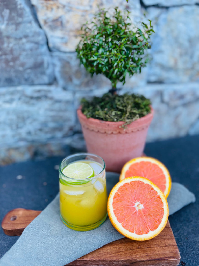 Cocktail, oranges and topiary