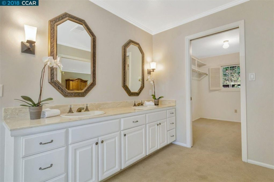 Main Bath Real Estate Photo