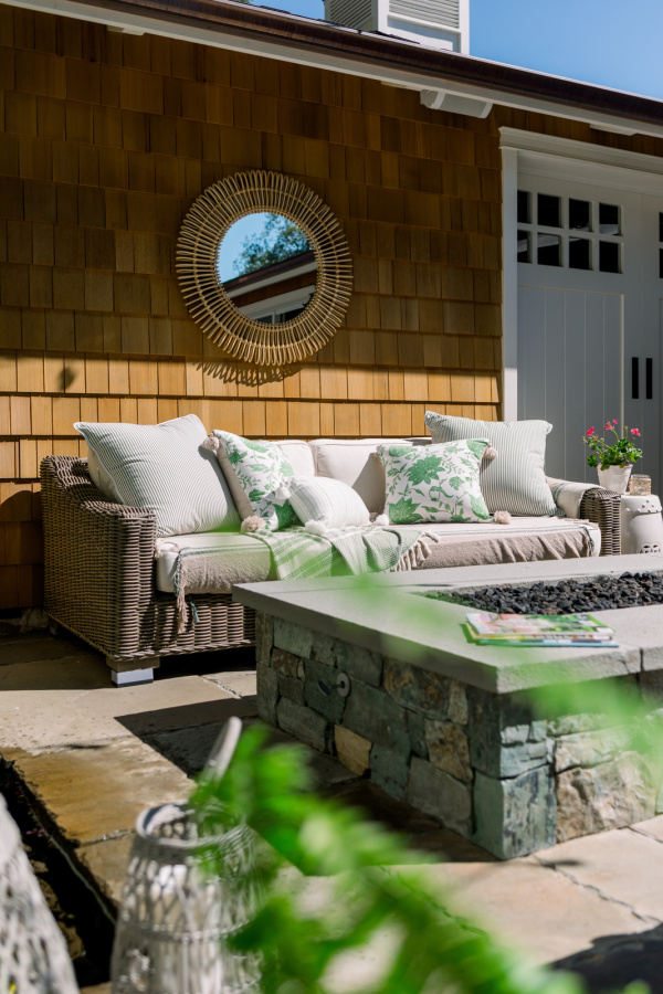 Outdoor patio with Yunnix Furniture Bed Risers