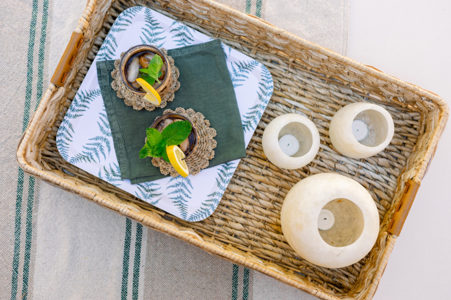 Tray of ice tea and vessels