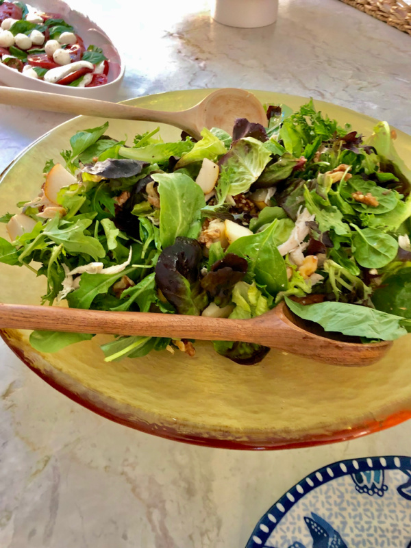 Green salad and caprese salad