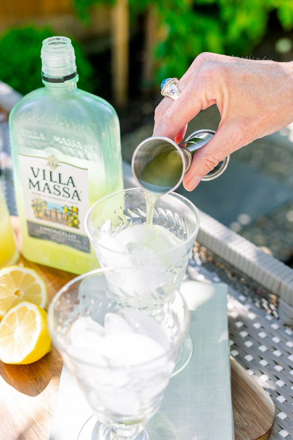 Making Limoncello Spritz