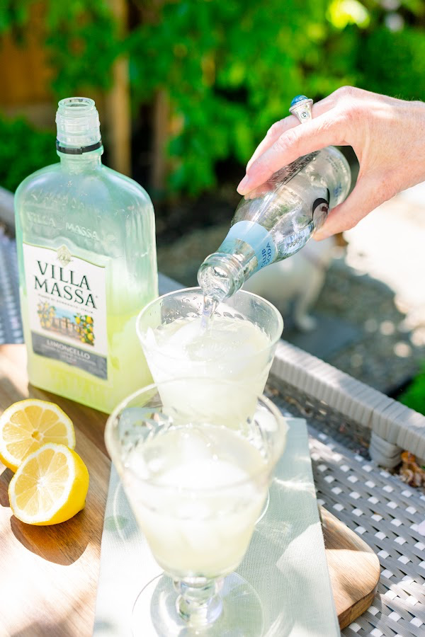 Making Limoncello Spritz