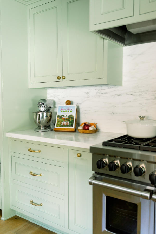 Kitchen Cabinets Farrow & Ball Vert de Terre.