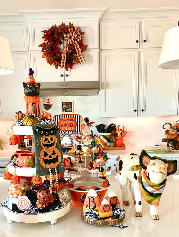 Kitchen island Halloween vignette.