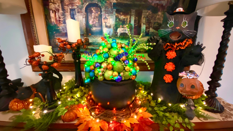 Halloween caldron vignette.