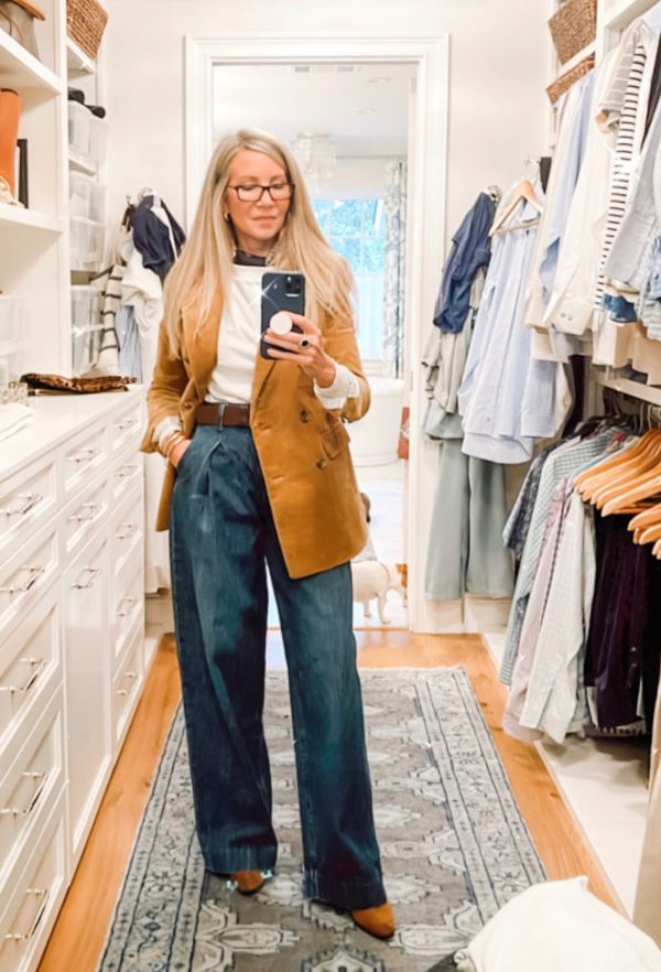 woman taking mirror selfie in jeans and Banana Republic blazer.