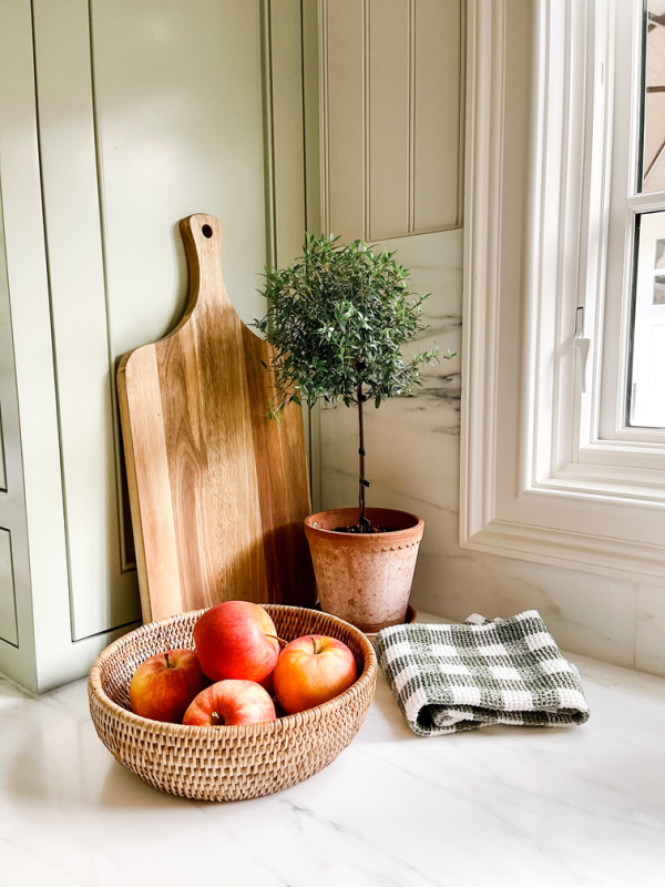 Green kitchen fall vignette.