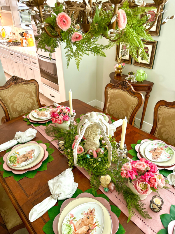 Easter table decorations.