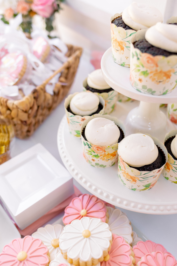 Baby shower cupcake desserts on tiered trays.