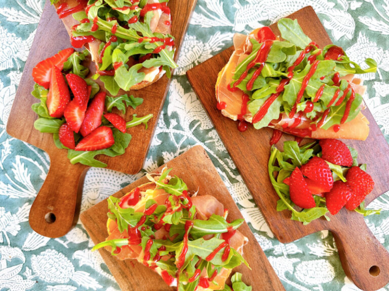 Tartine s on breadboard.