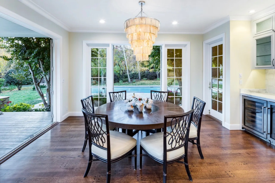 Breakfast area with round table just off kitchen.