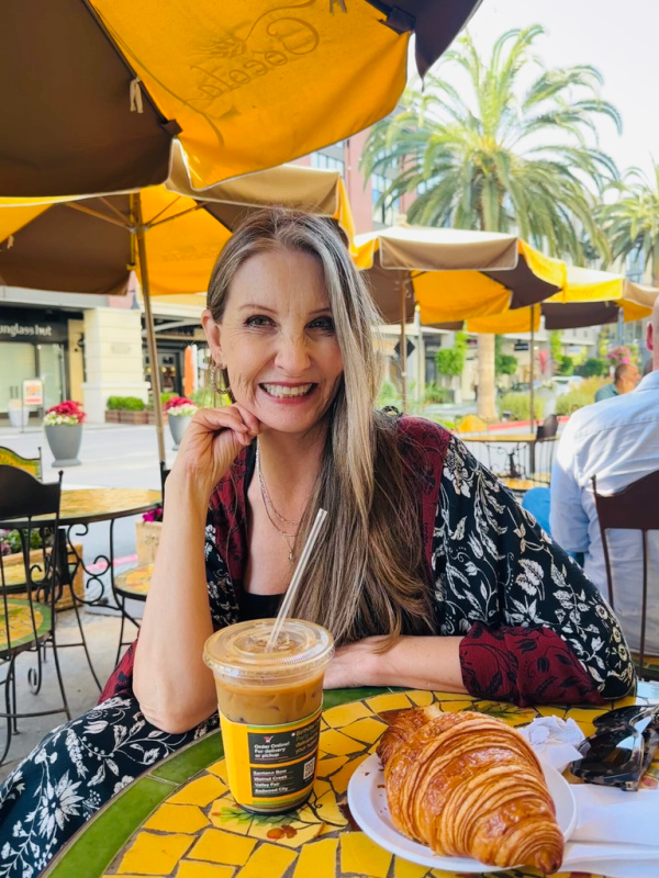 Dawn Lucy of Fashion Should be Fun blog.