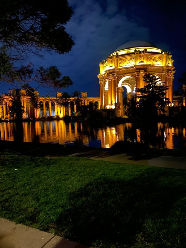 Palace of Fine Arts at night.