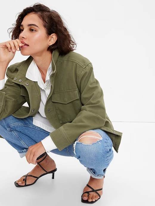 Gap utility jacket in army green.