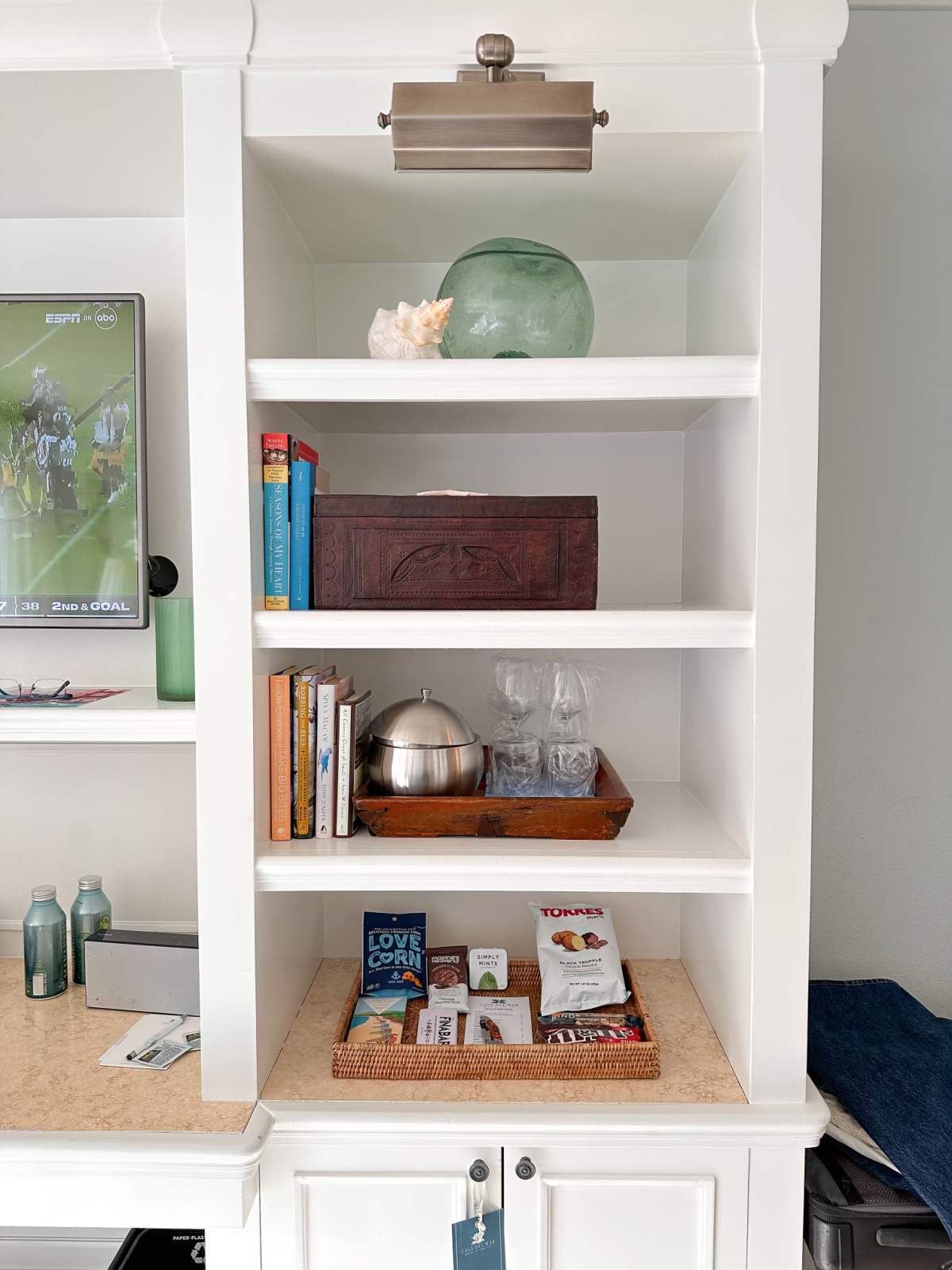 Coastal shelf style.