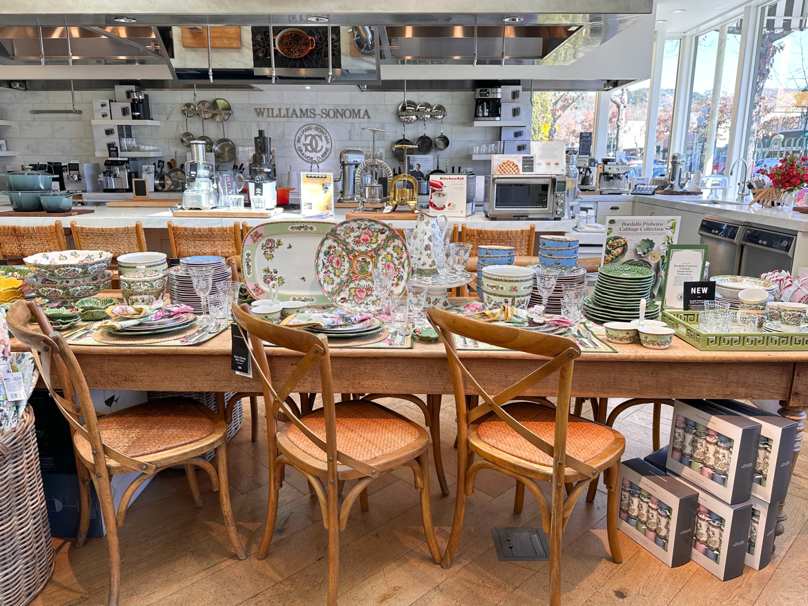 Table display inside William Sonoma store in Sonoma.