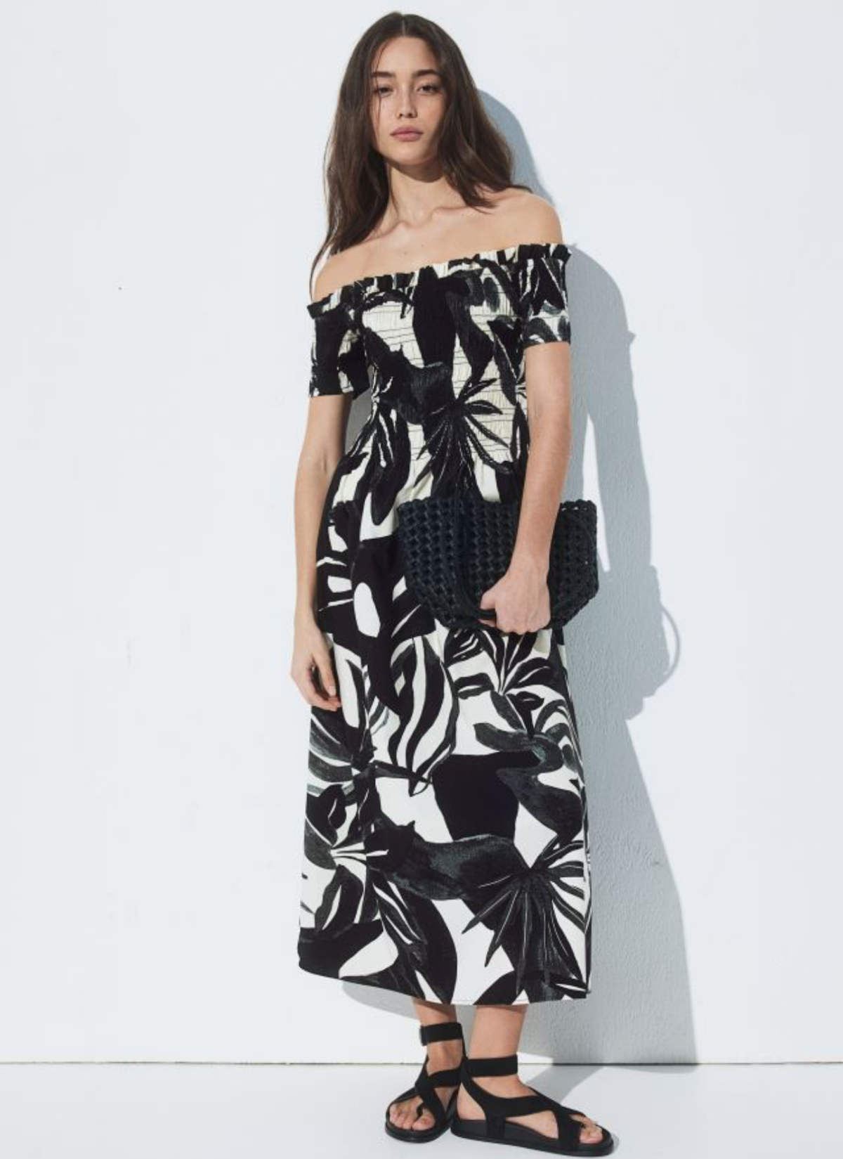 Model wearing H&M black and white print dress.