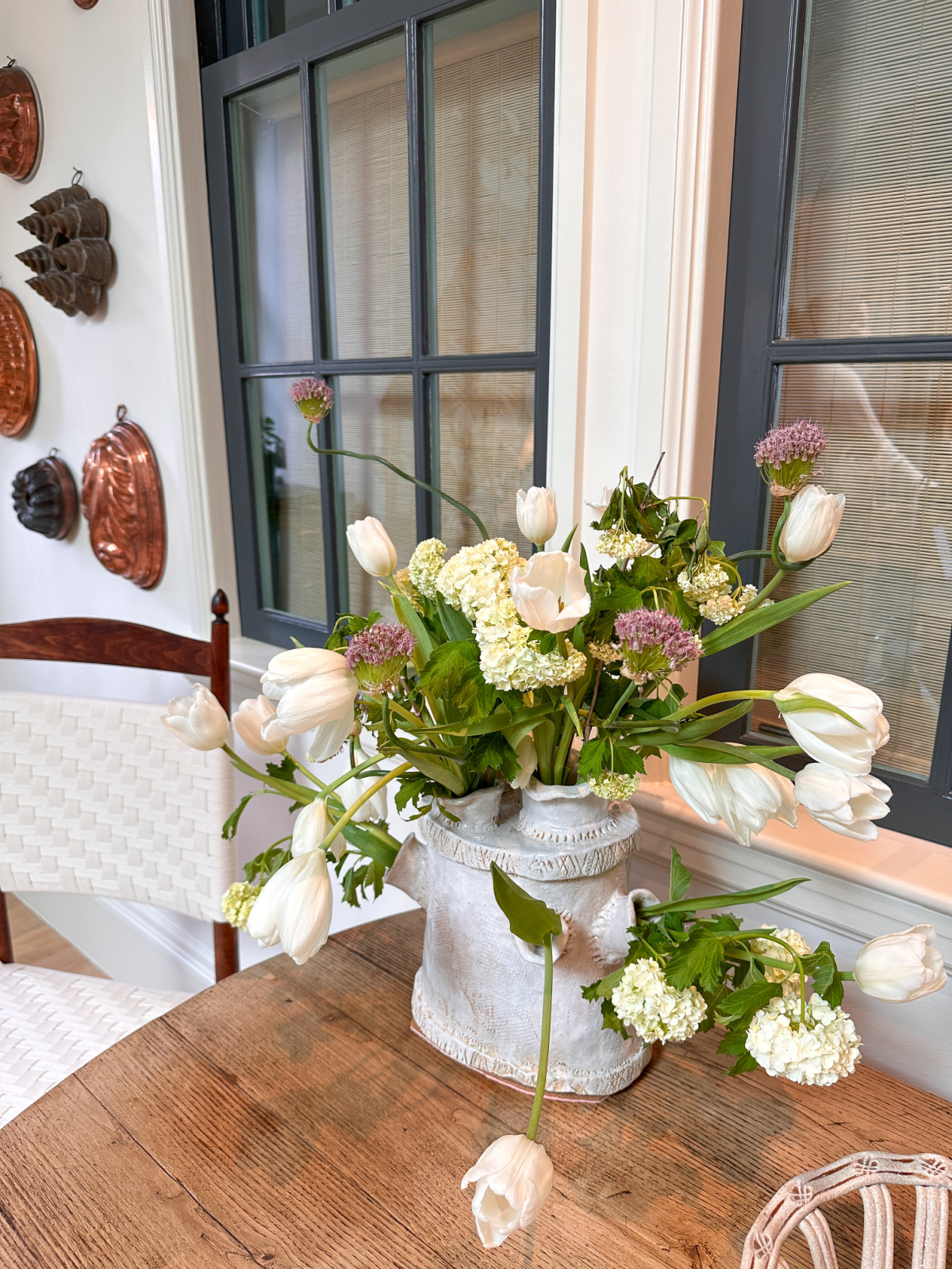 Tulipiere on kitchen table.