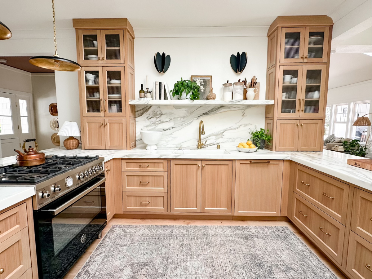 U-shaped modern kitchen.