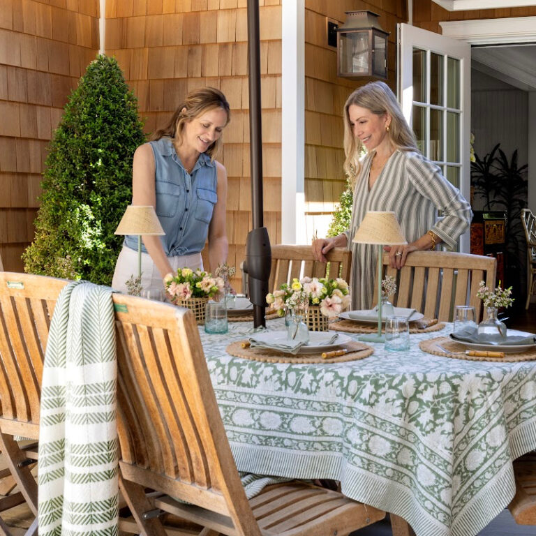 A Stylists Tips & Tricks for Setting a Beautiful Outdoor Dinner Table