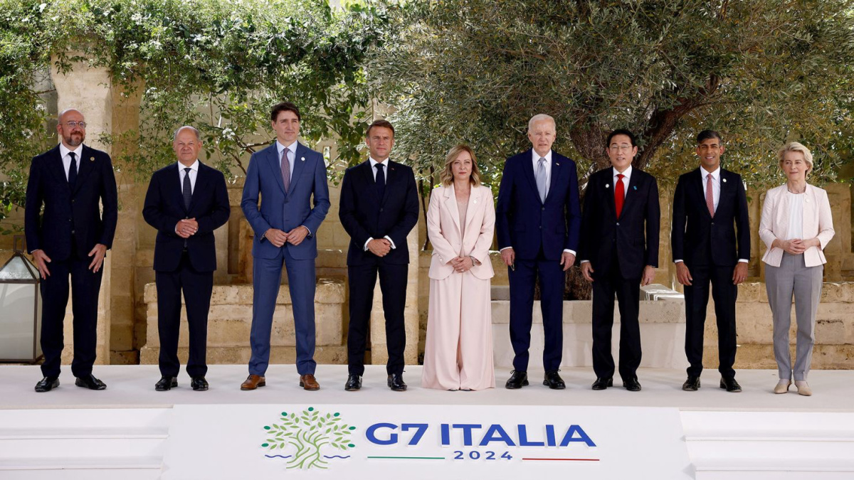 G7 Family Photo.