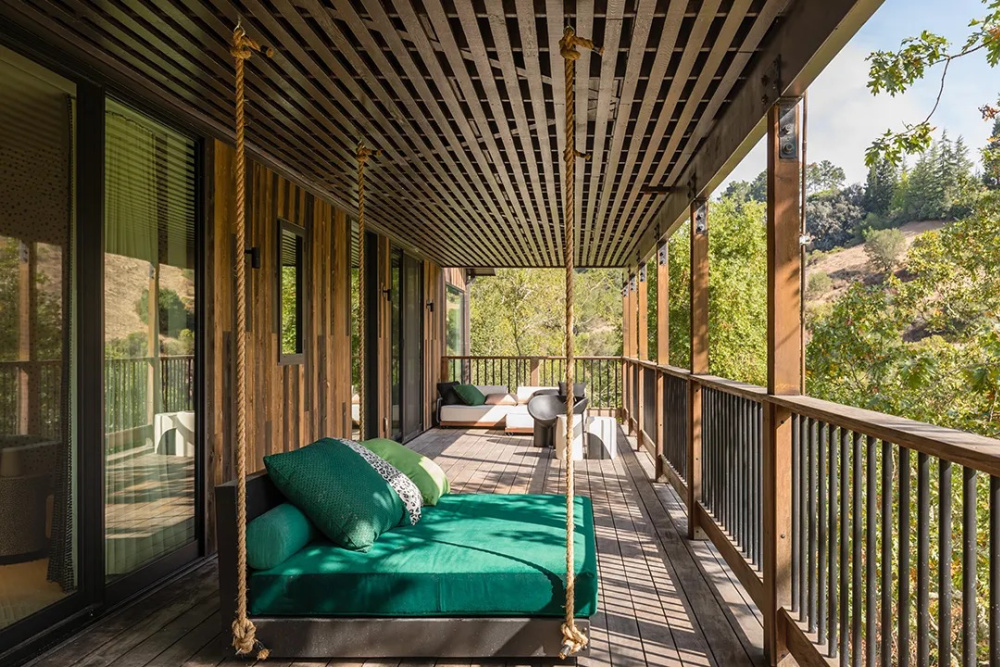 WM 2425 - Melody Drive