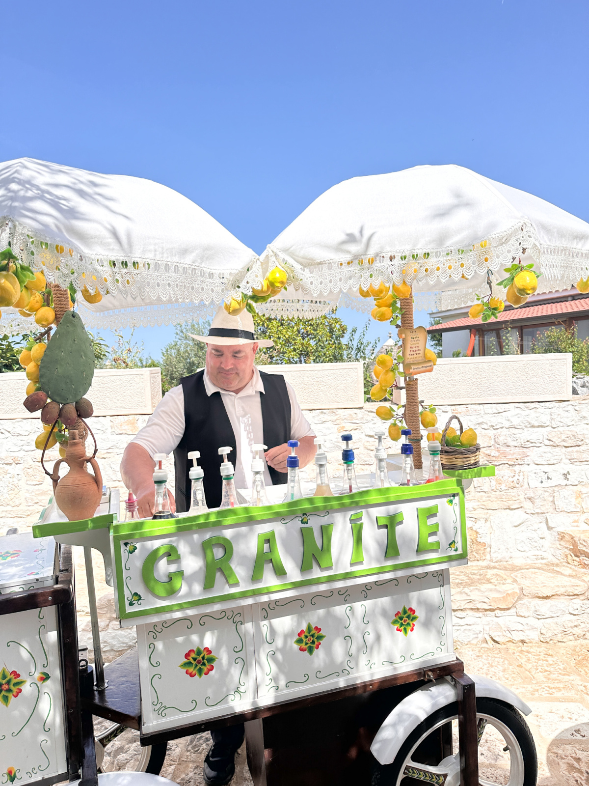 Granita cart win Alverobello, Italy.