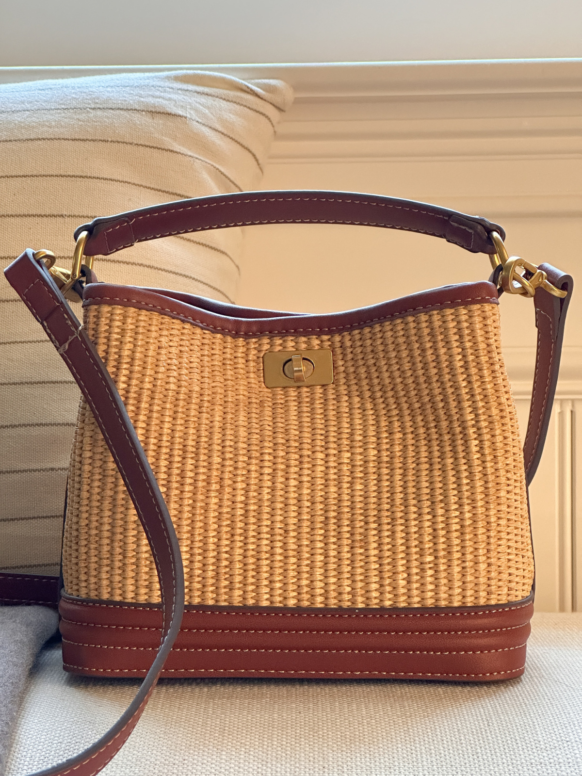 Close up shot of Mango raffia-like mini bucket bag.