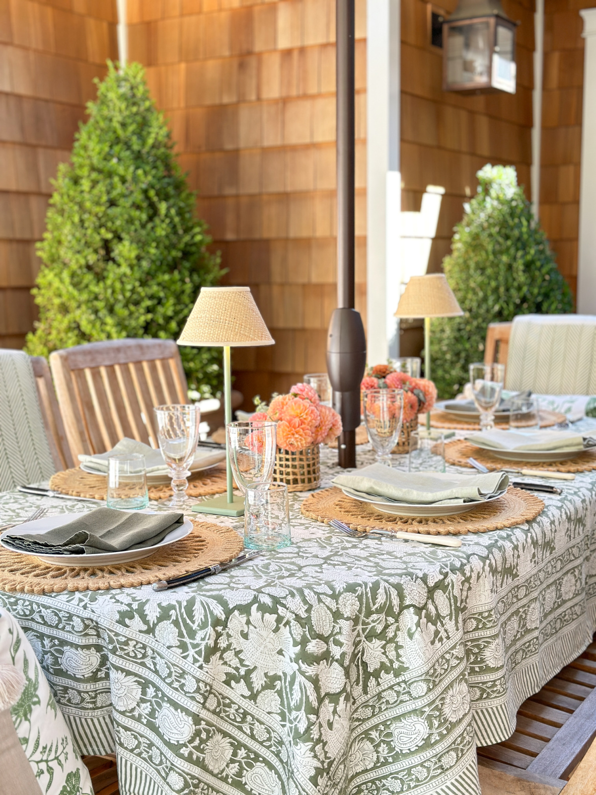 Al fresco table setting.