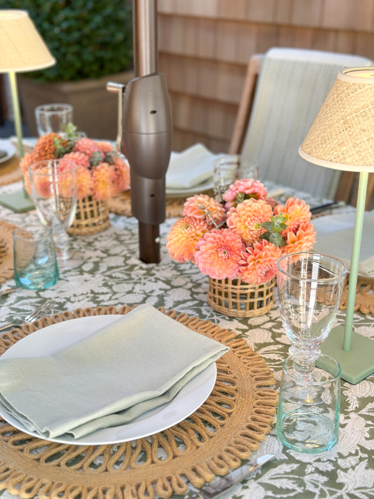 Summer tablescape.