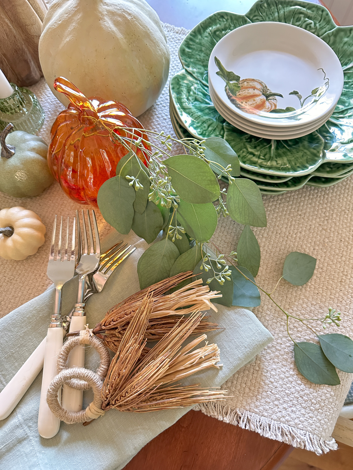 Fall table setting.