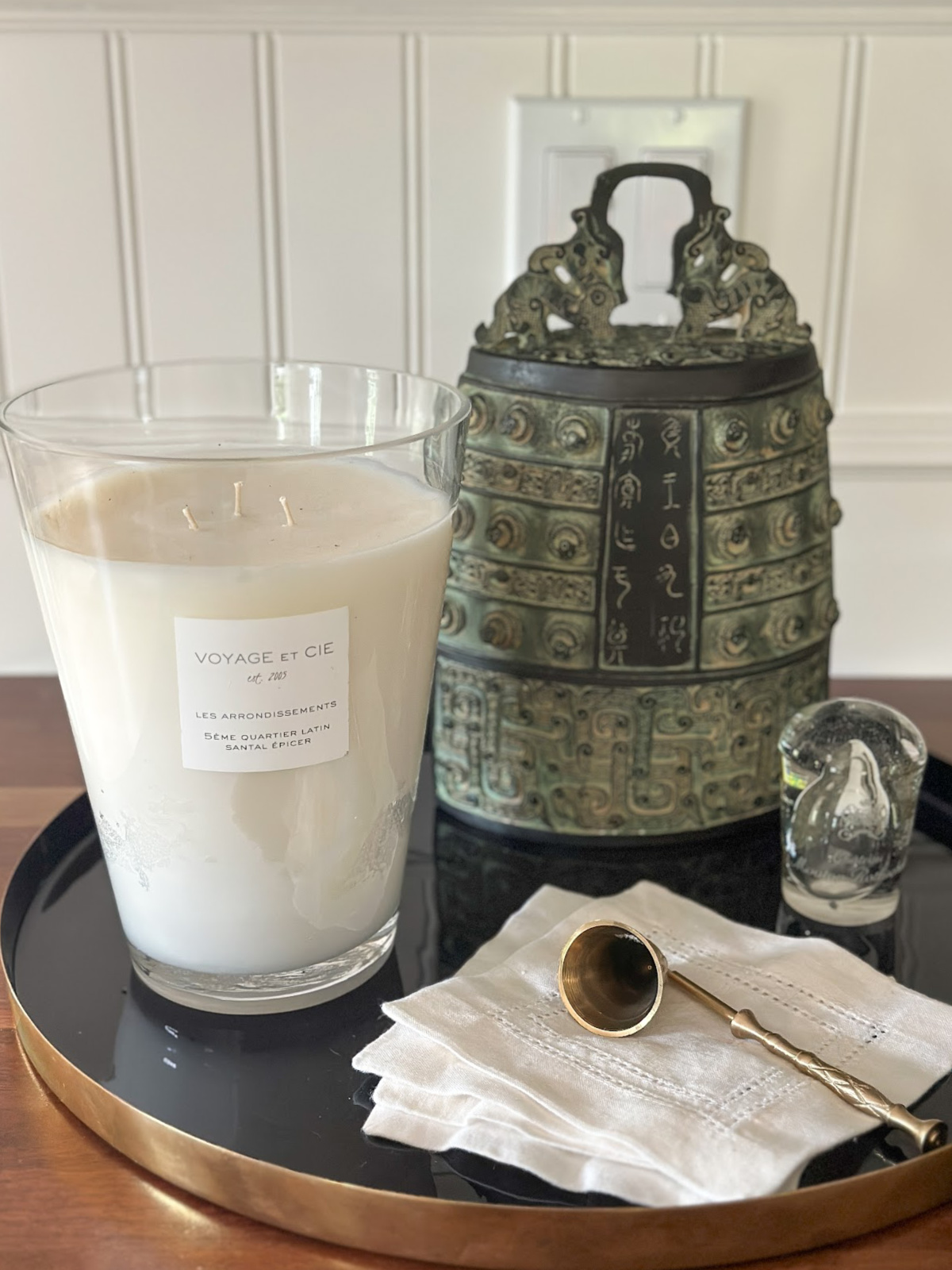 Voyage et Chic candle on tray.