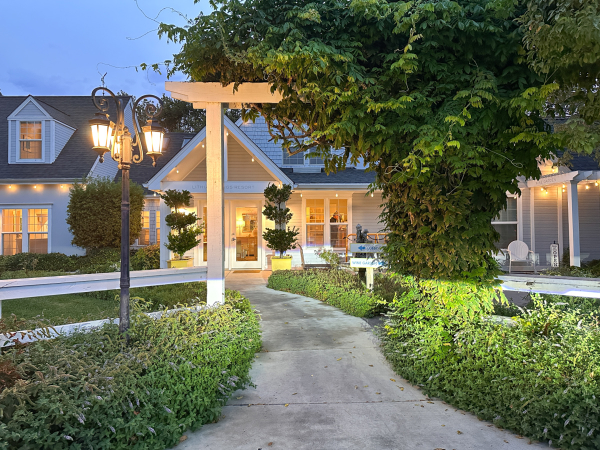 Lithia Springs Resort in the evening.