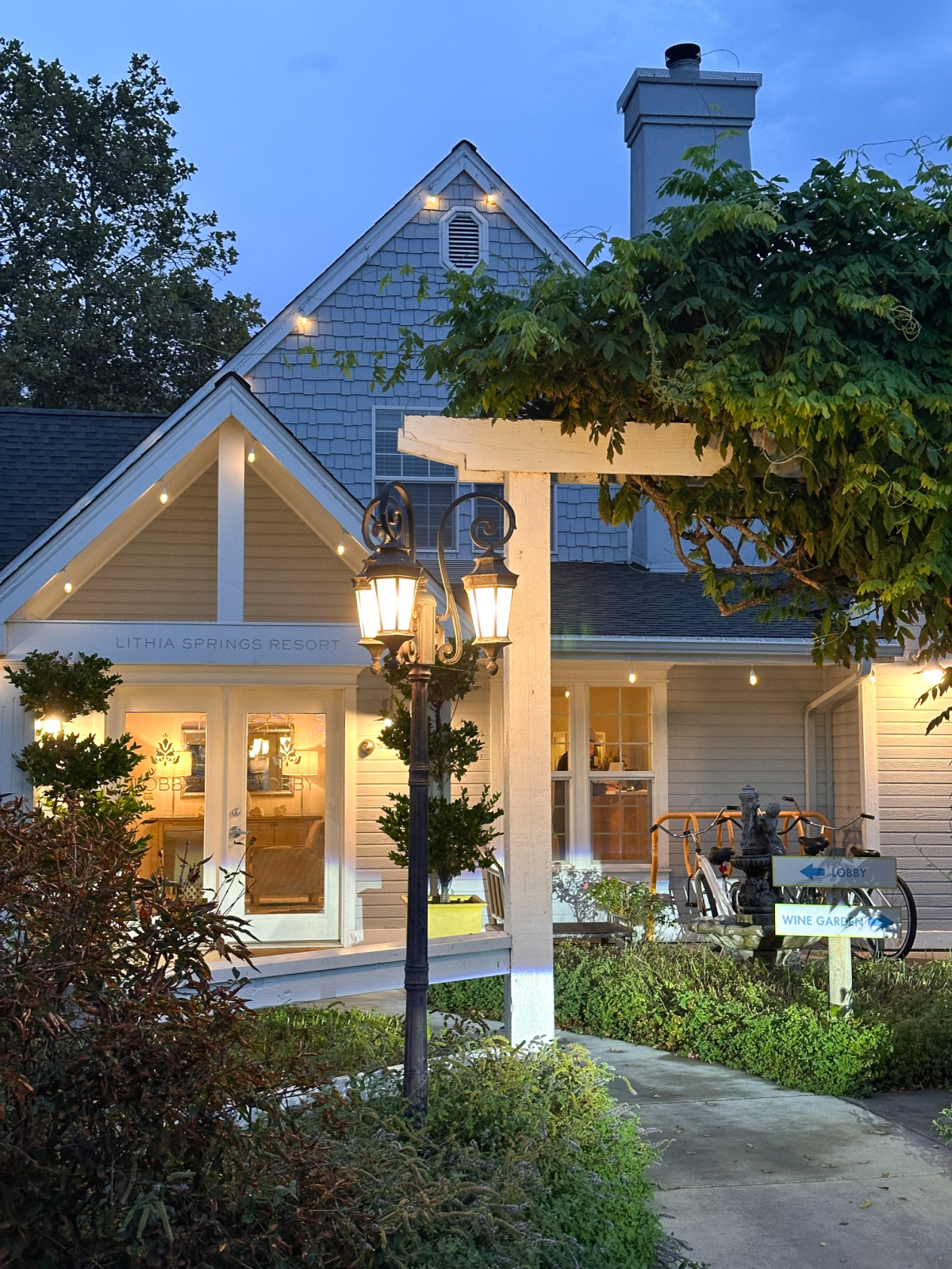 Lithia Springs Resort in the evening.