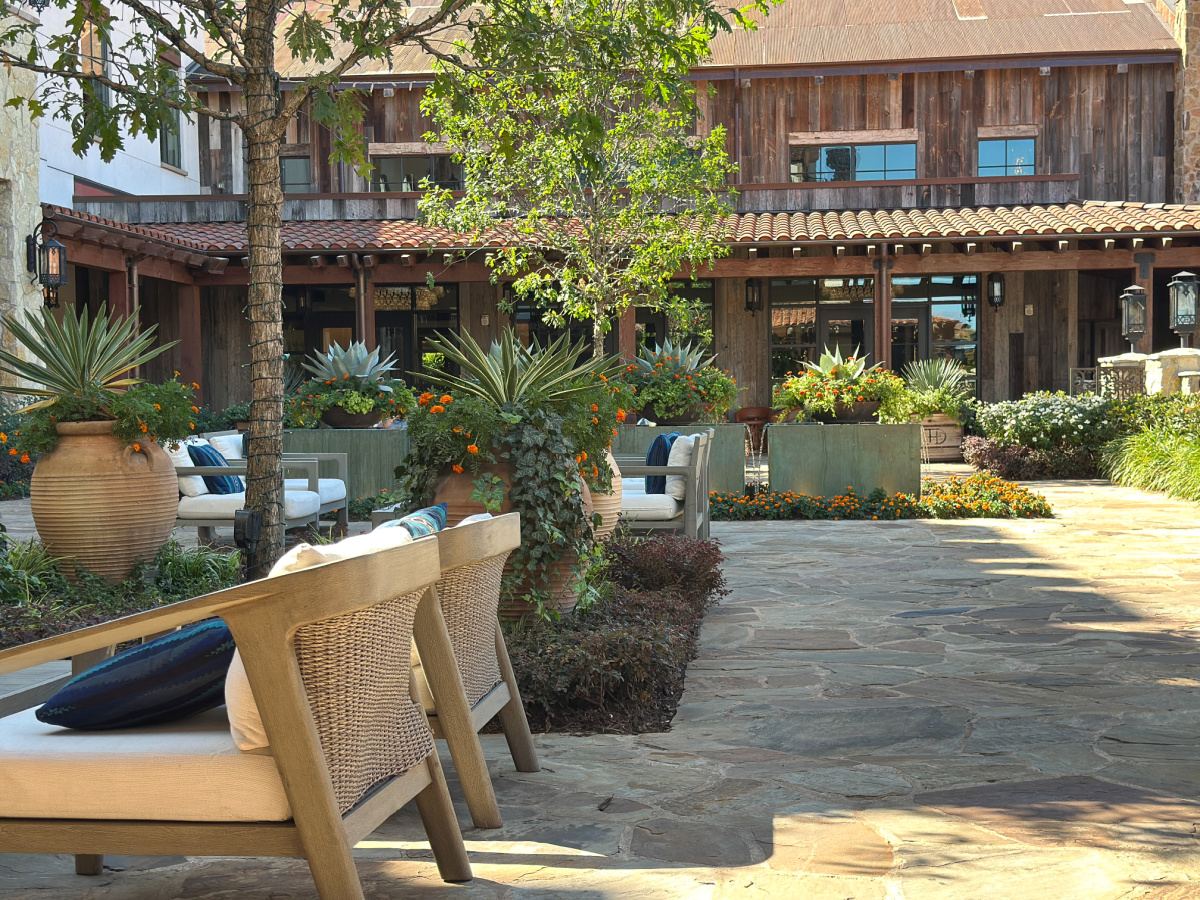 Hotel Drover front courtyard.