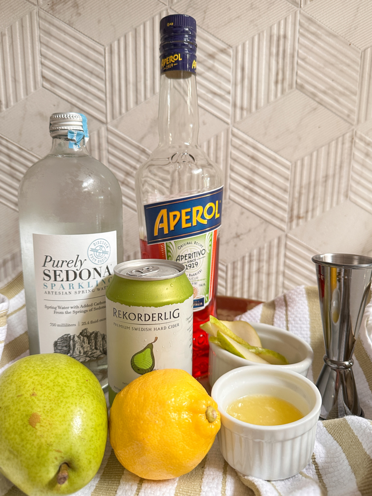 Tray of ingredients to make Autumn Sprtiz.